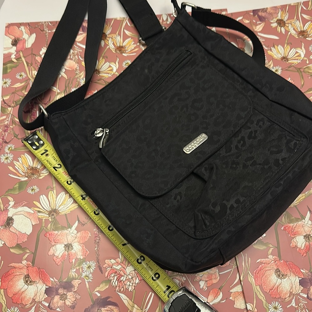 Baggallini Black Leopard Print Women's crossbody - Picture 9 of 12